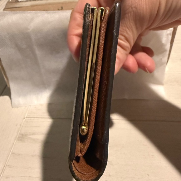 Louis Vuitton Monogram Kisslock Compact Wallet - Picture 4 of 16